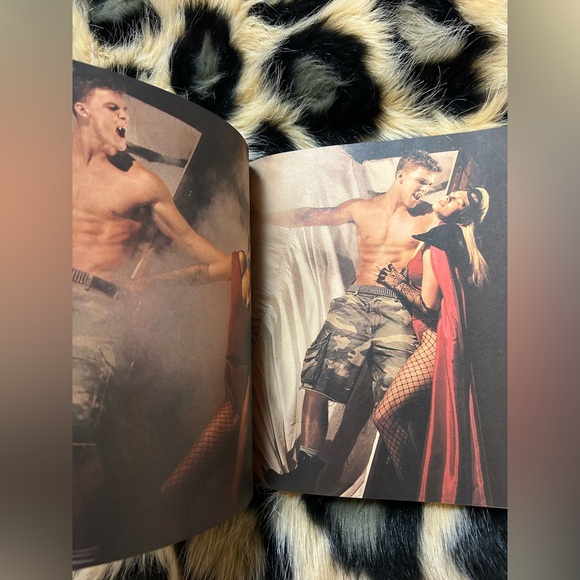 Like new A&F Quarterly summer 2003 edition catalog - Picture 7 of 8